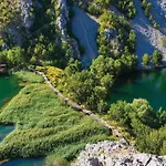 فيلة In Croatia By The Adriatic Coast