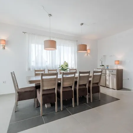 Vila In Croatia By The Adriatic Coast