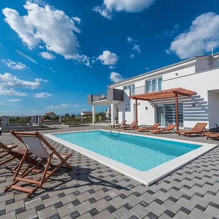 In Croatia By The Adriatic Coast Vila