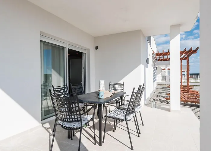 In Croatia By The Adriatic Coast Villa *