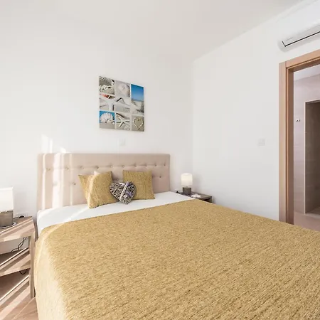 Beautiful With Swimming Pool And Terrace