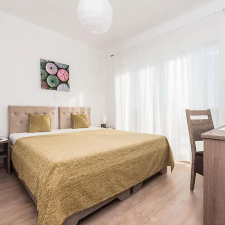Beautiful With Swimming Pool And Terrace *