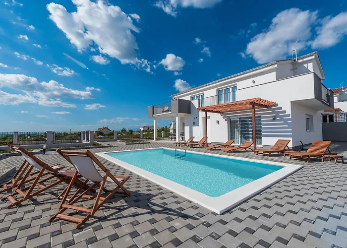 In Croatia By The Adriatic Coast Villa